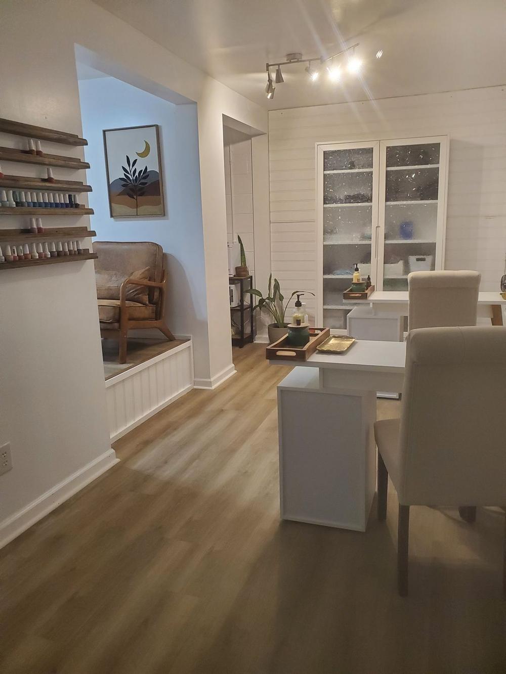 Nail suite
